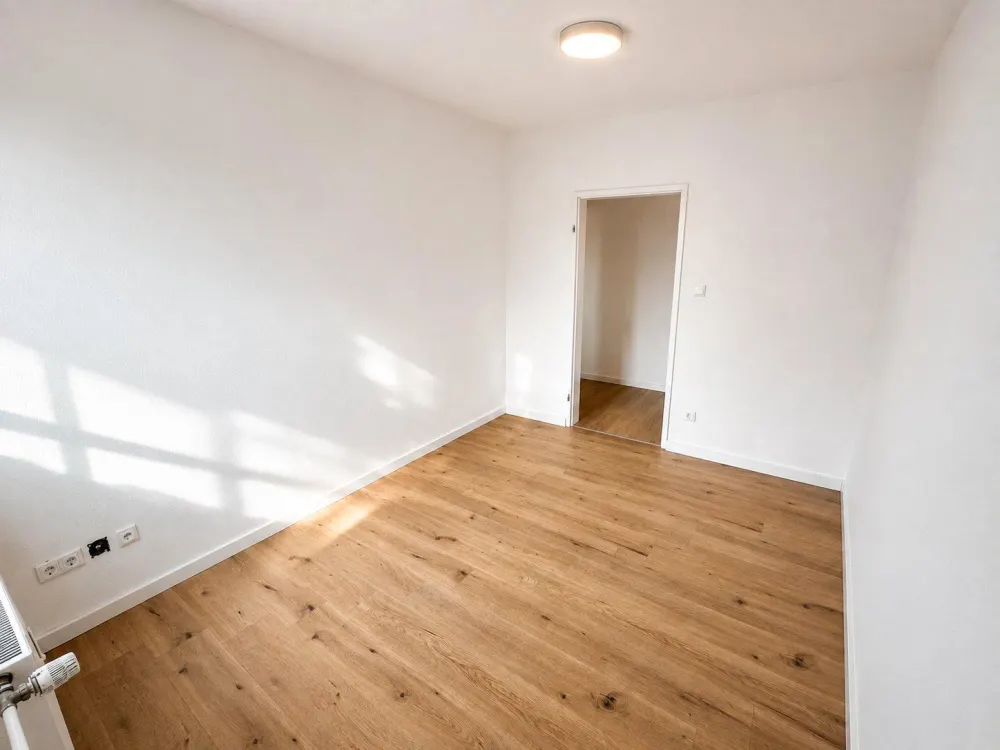 Empelde: Sanierte 3-Zimmer-Wohnung, großer Balkon & barrierefrei