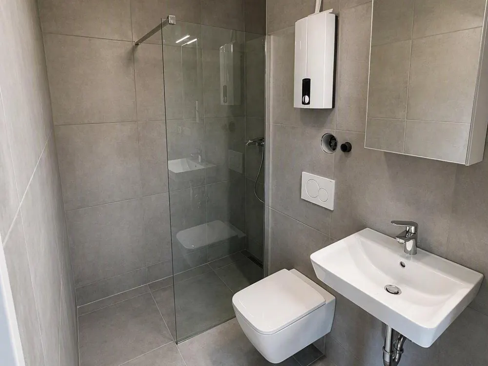 Empelde: Sanierte 3-Zimmer-Wohnung, großer Balkon & barrierefrei