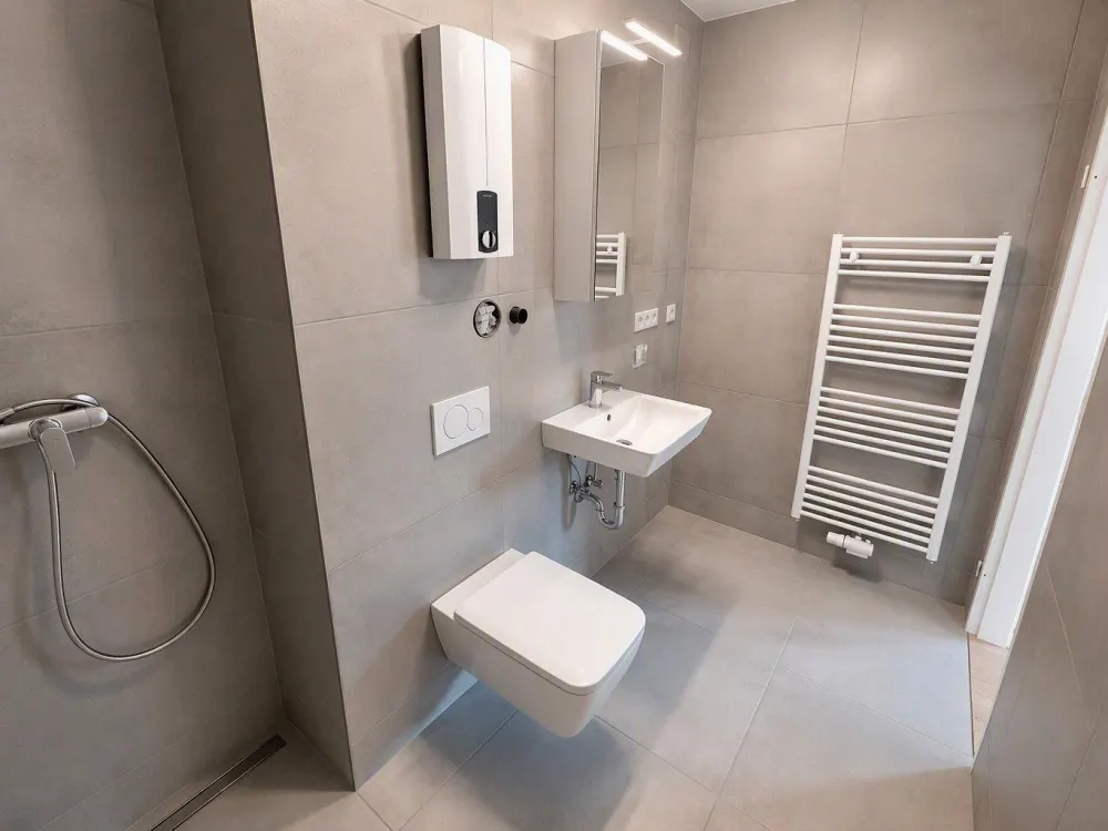Empelde: Sanierte 3-Zimmer-Wohnung, großer Balkon & barrierefrei