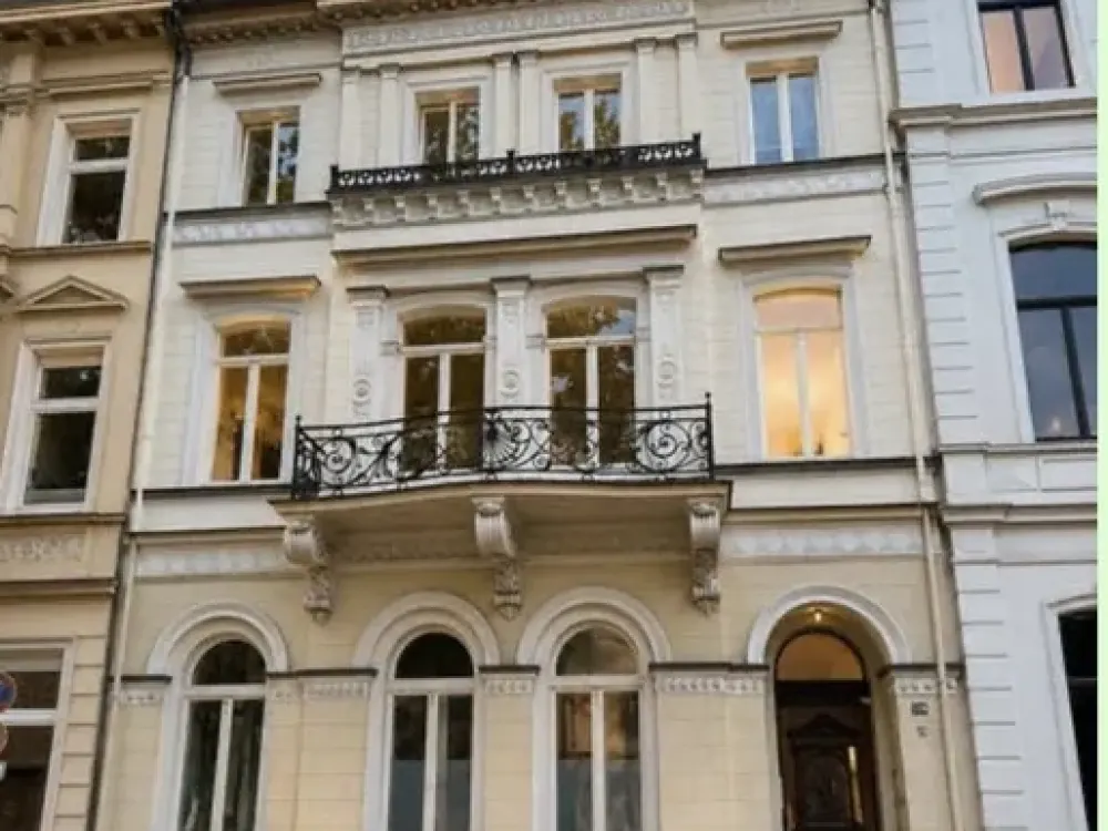 Ohne Makler: 2-Zimmer-Wohnung in kernsaniertem Stilaltbau