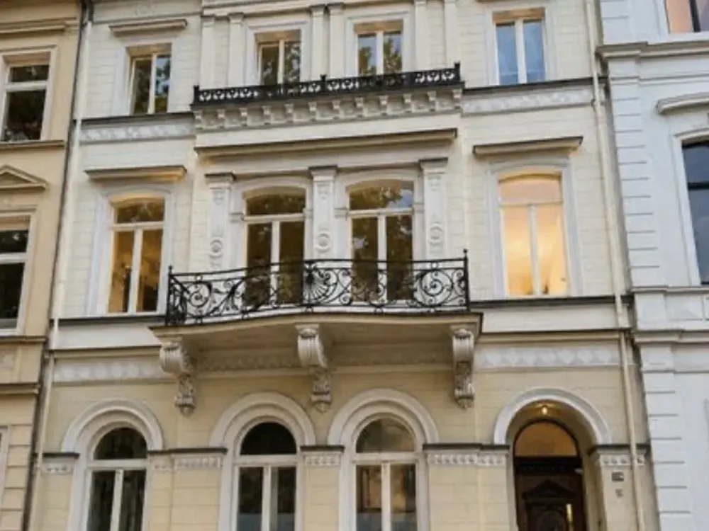 Ohne Makler: 2-Zimmer-Wohnung in kernsaniertem Stilaltbau