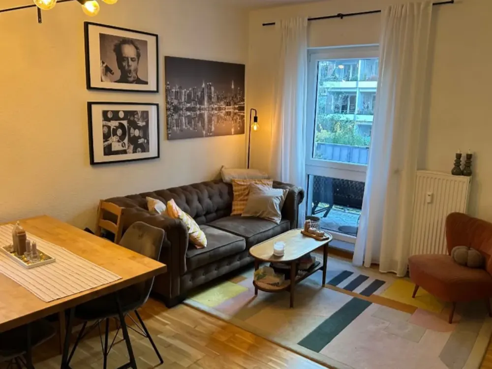 Schöne 2 Zimmerwohnung mit grünen Innenhof und Balkon