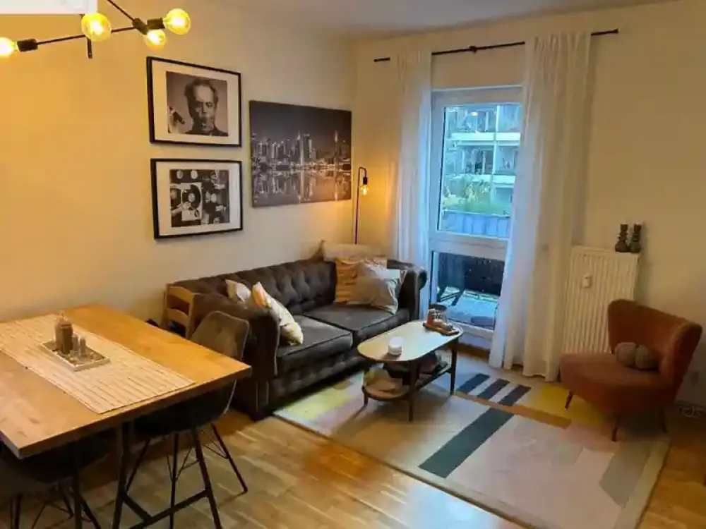 Schöne 2 Zimmerwohnung mit grünen Innenhof und Balkon