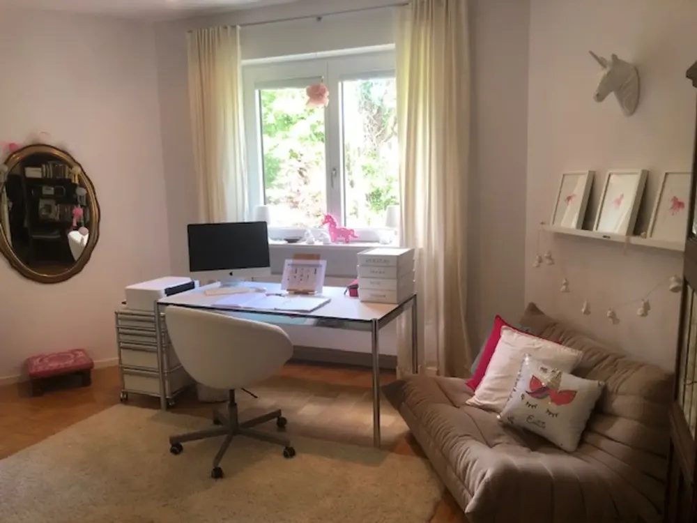 Exclusive 5-Room Old Building Apartment with Large South Balcony, Fitted Kitchen and Partial Furnishing in München-Harlaching