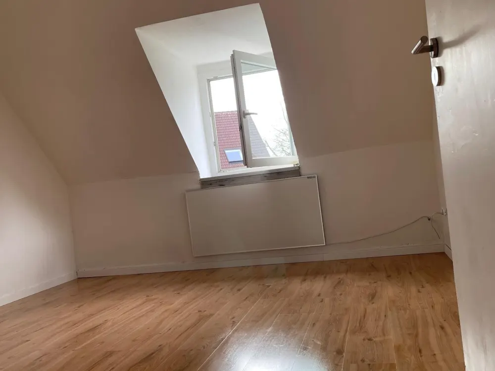 Renovierte 2-Zimmer-Dachgeschosswohnung, 45 m², Wericastraße 2