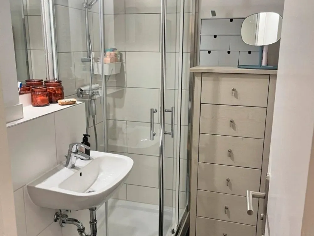 Schöne helle Einzimmerwohnung 42qm Nähe Kurt-Schumacher-Platz