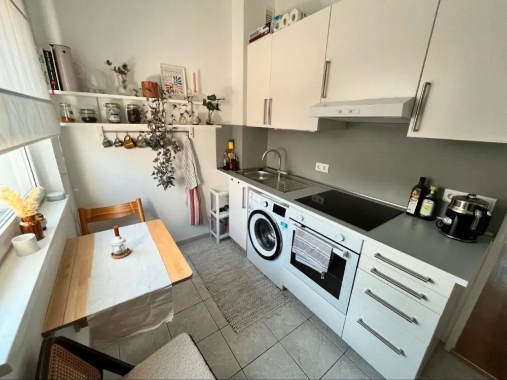 Schöne helle Einzimmerwohnung 42qm Nähe Kurt-Schumacher-Platz