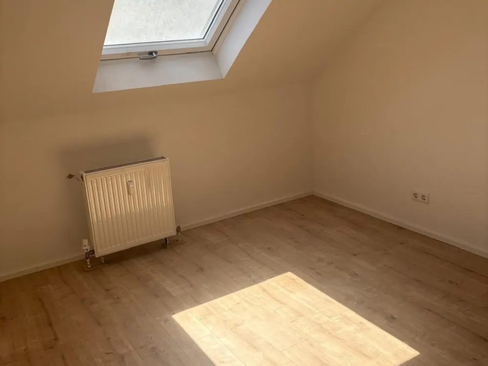 Modern & zeitlos wohnen, attraktive 2-Zimmer-Dachgeschosswohnung in Offenbach zu vermieten