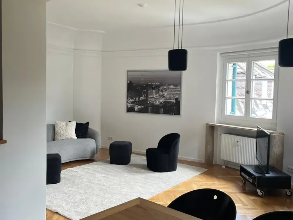 *** fully furnished*** Lichtdurchflutete Rarität in Traumlage Nymphenburg