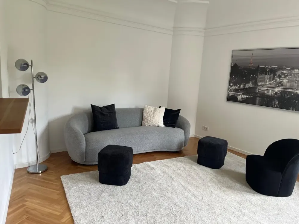 *** fully furnished*** Lichtdurchflutete Rarität in Traumlage Nymphenburg