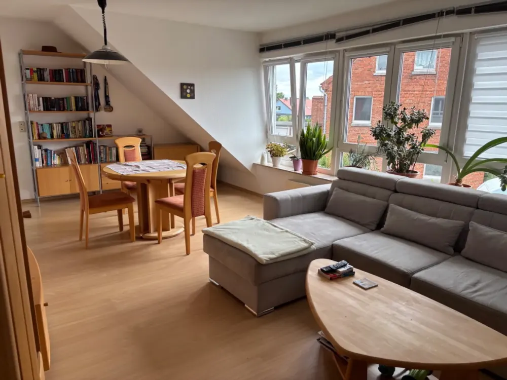 Modernes Wohnen: 2-Zimmer-Wohnung (teilmöbliert) in Sarstedt
