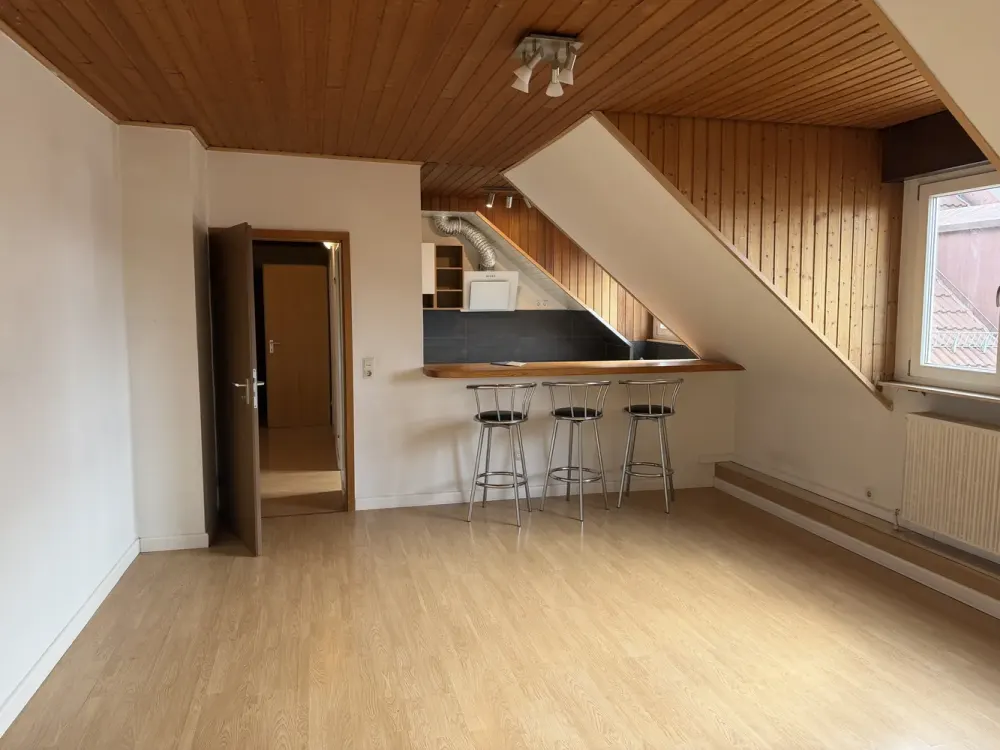 3-room centrally located top-floor apartment from 15.09. in Karlsruhe