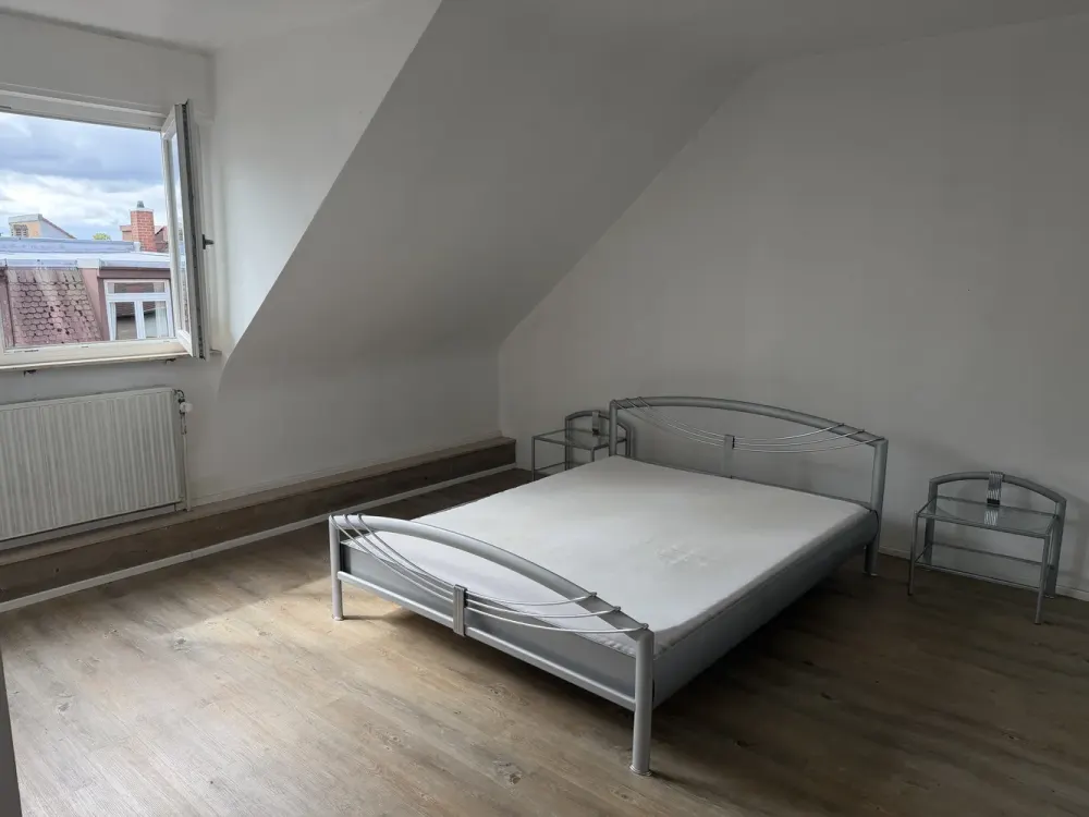 3-room centrally located top-floor apartment from 15.09. in Karlsruhe