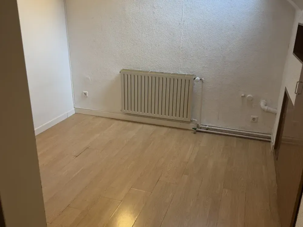 3-room centrally located top-floor apartment from 15.09. in Karlsruhe