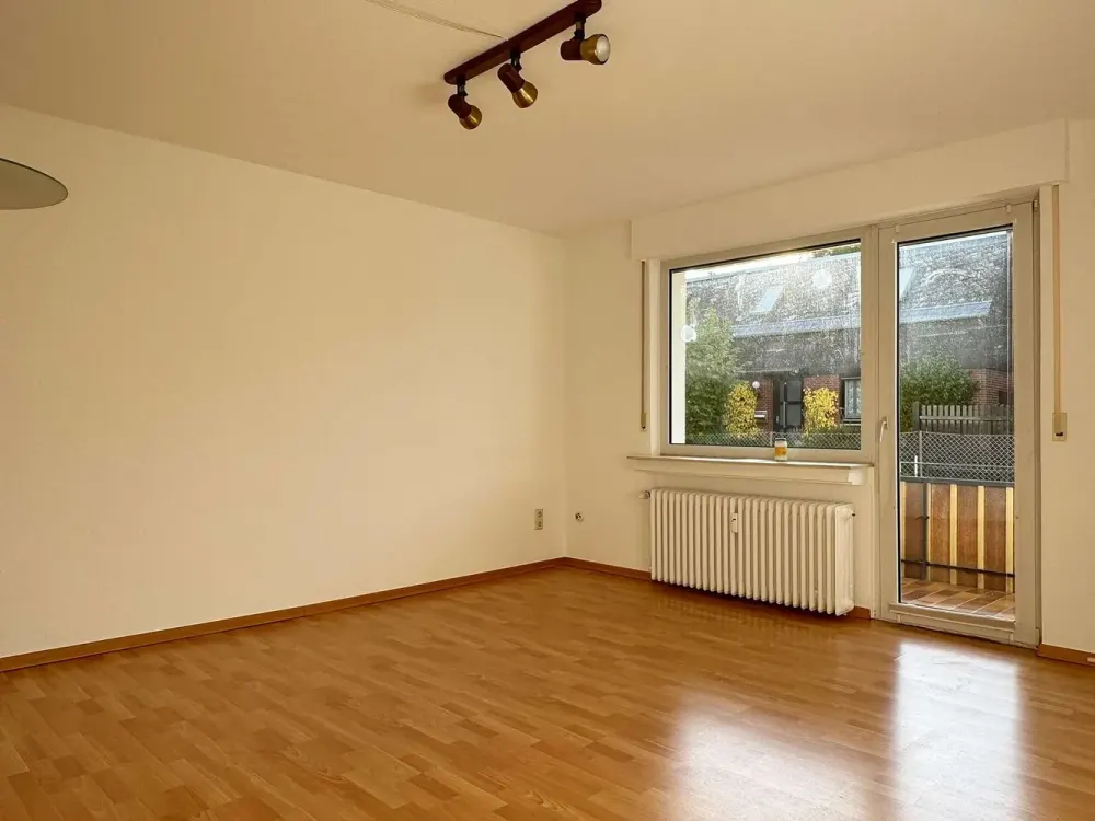 Bright 2-Room Apartment with Balcony, Fitted Kitchen and Garage in Kassel-Harleshausen