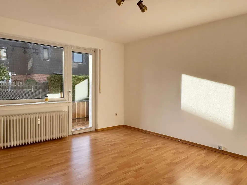 Bright 2-Room Apartment with Balcony, Fitted Kitchen and Garage in Kassel-Harleshausen