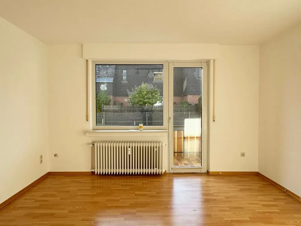 Bright 2-Room Apartment with Balcony, Fitted Kitchen and Garage in Kassel-Harleshausen