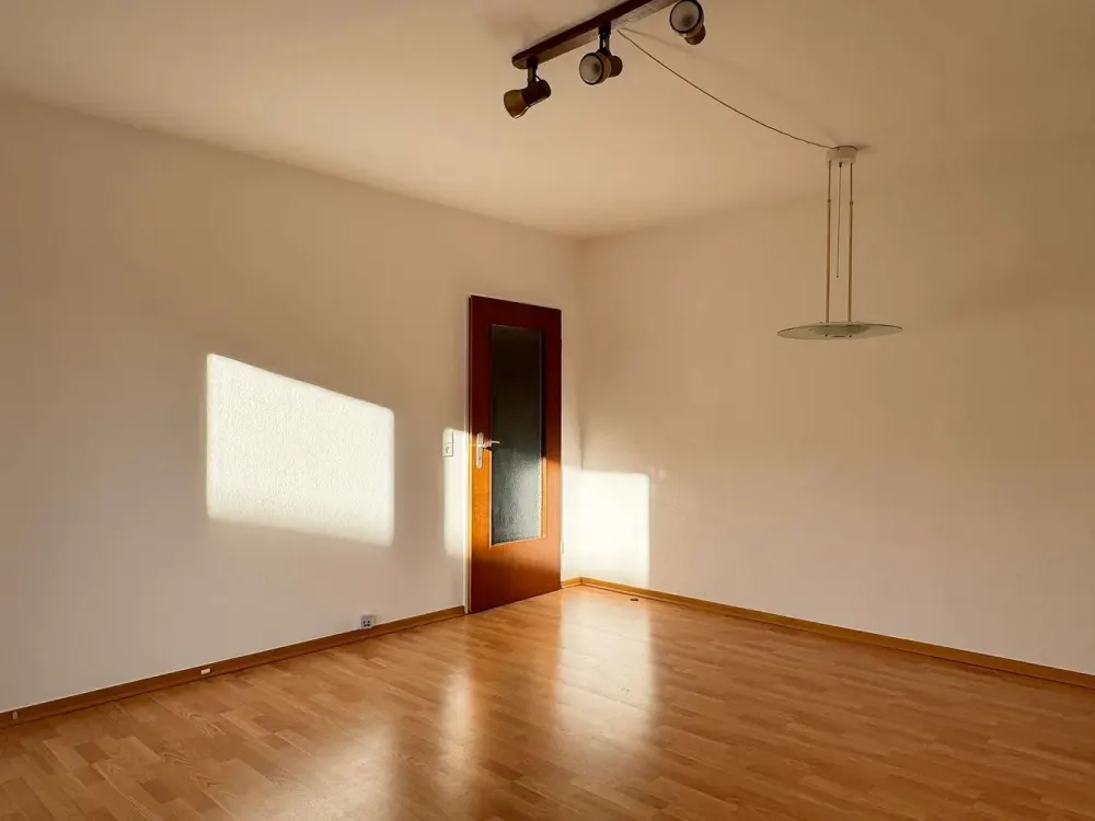 Bright 2-Room Apartment with Balcony, Fitted Kitchen and Garage in Kassel-Harleshausen