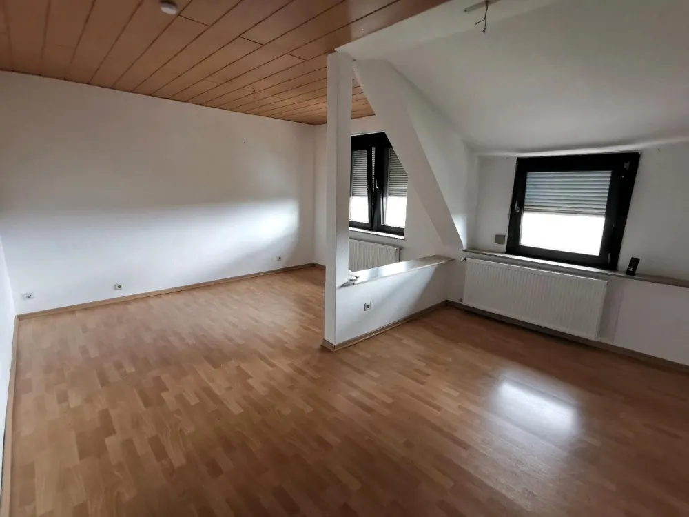 Sulzbach 3 ZKB ca. 70m2 in ruhiger Lage im 2 OG Altbau