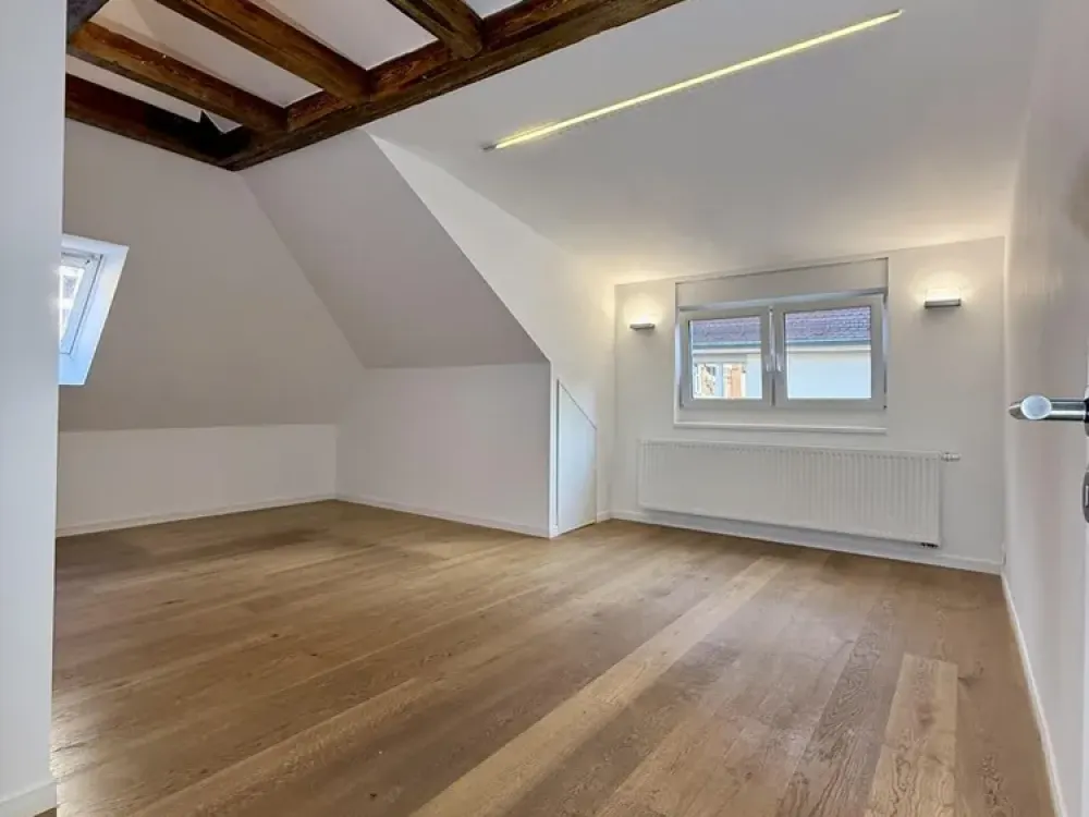 Bright & Air-Conditioned Top-Floor Apartment in Stuttgart West