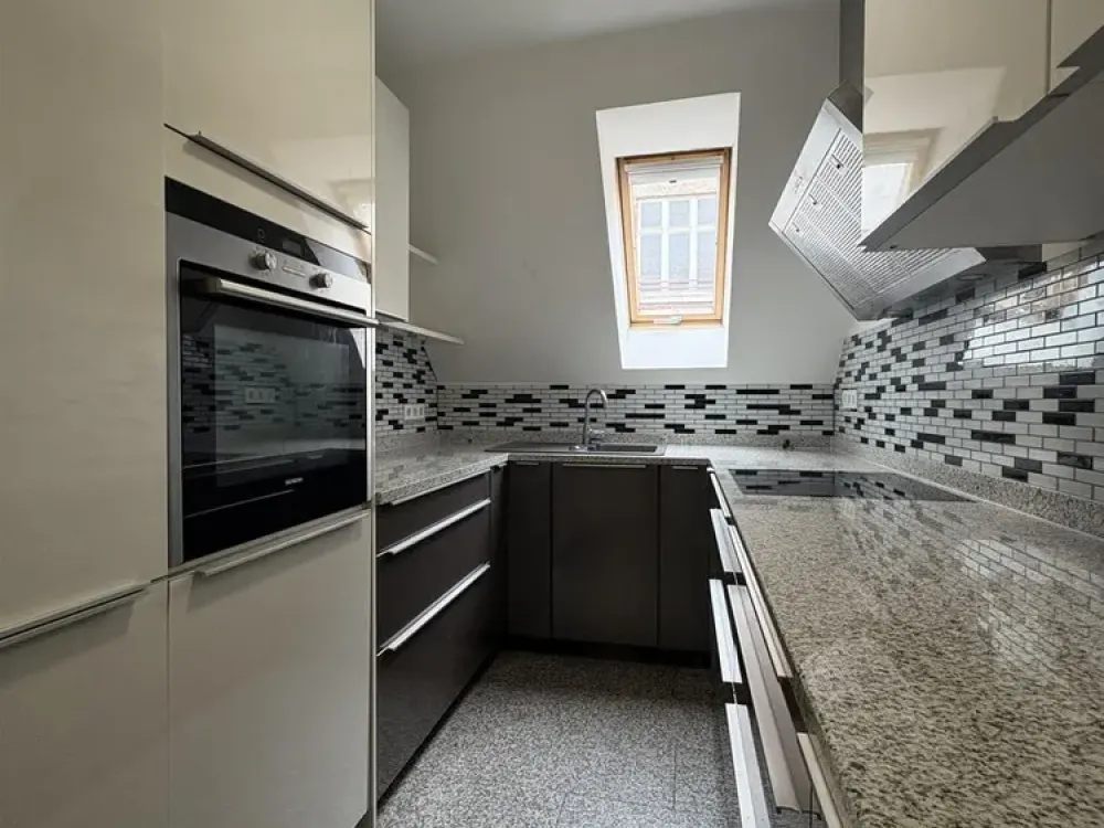 Bright & Air-Conditioned Top-Floor Apartment in Stuttgart West