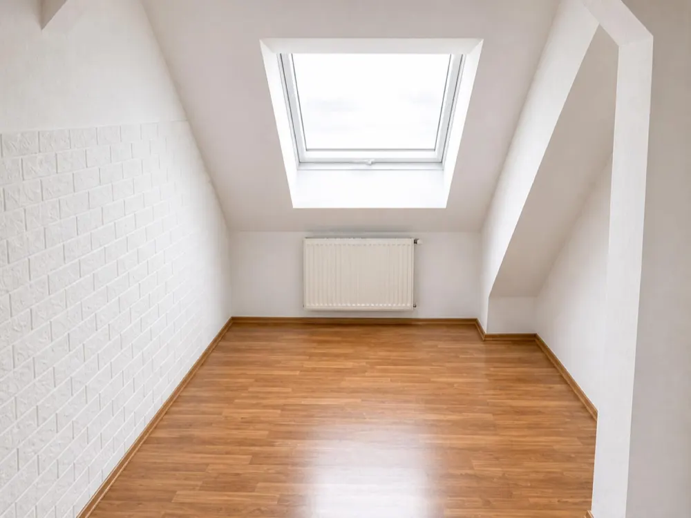 Helle renovierte 1-Zimmer Dachgeschosswohnung in der Linkelstr.