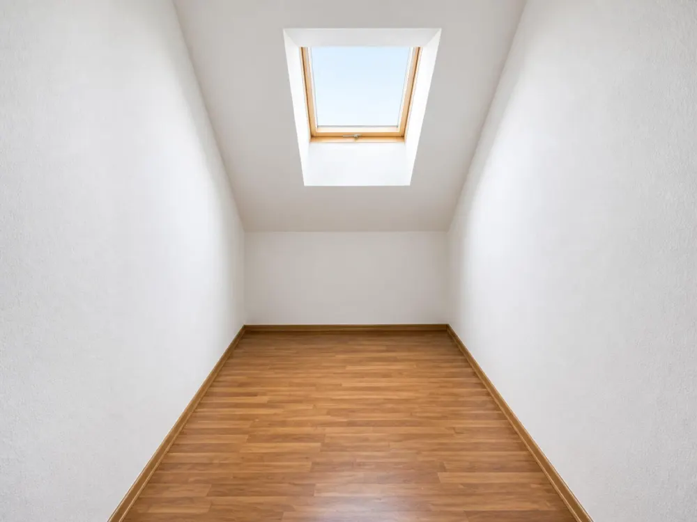 Helle renovierte 1-Zimmer Dachgeschosswohnung in der Linkelstr.