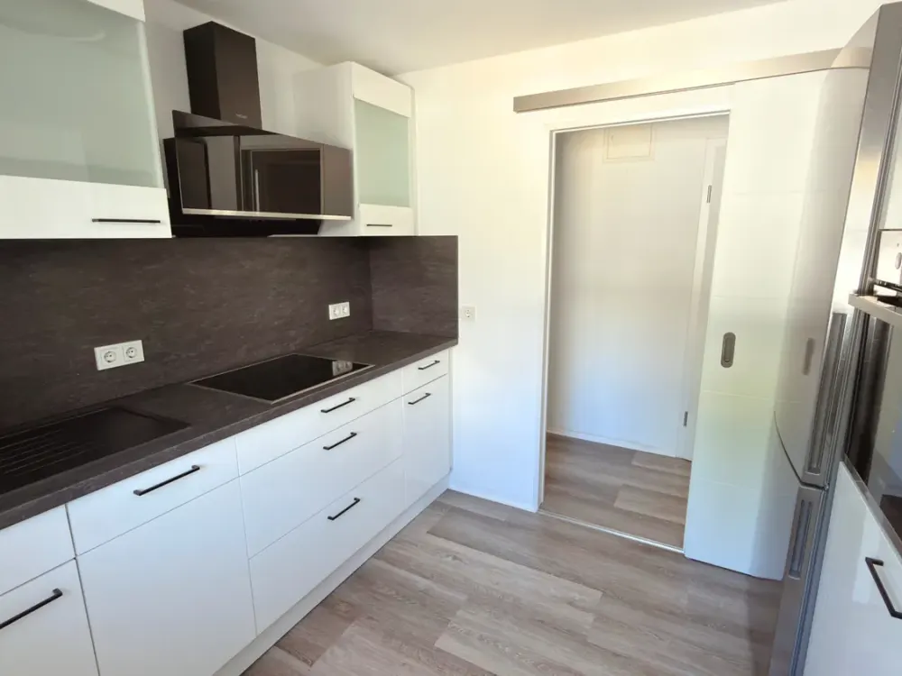 Modernisierte 3-Zimmer-Wohnung mit Einbauküche und Gartenmitbenutzung