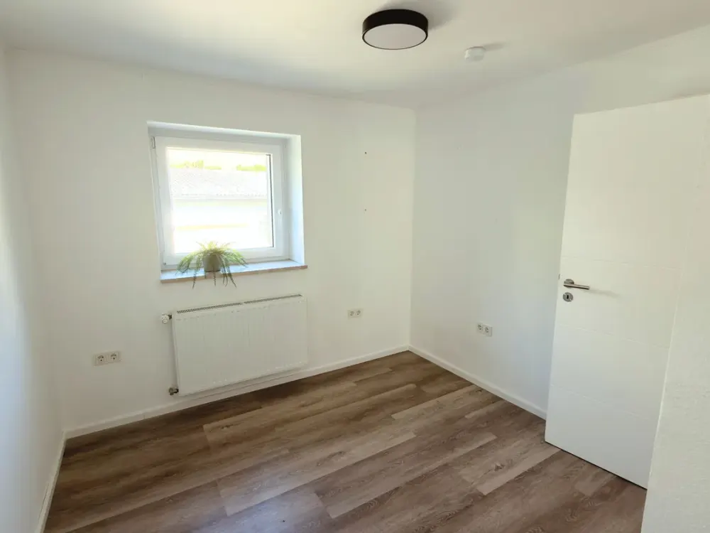 Modernisierte 3-Zimmer-Wohnung mit Einbauküche und Gartenmitbenutzung