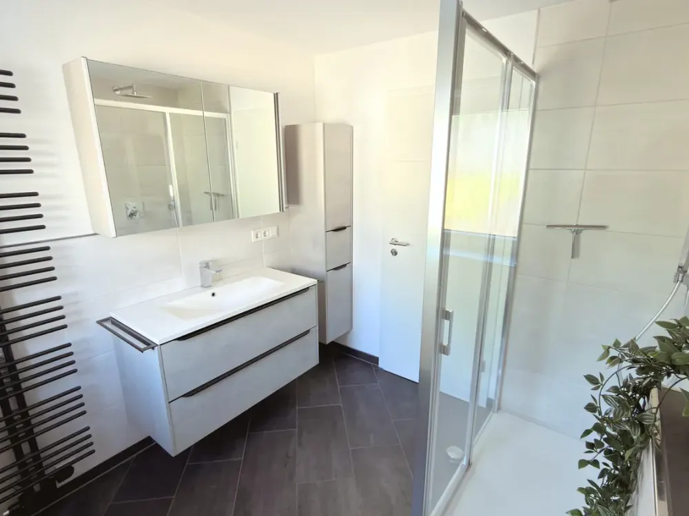 Modernisierte 3-Zimmer-Wohnung mit Einbauküche und Gartenmitbenutzung