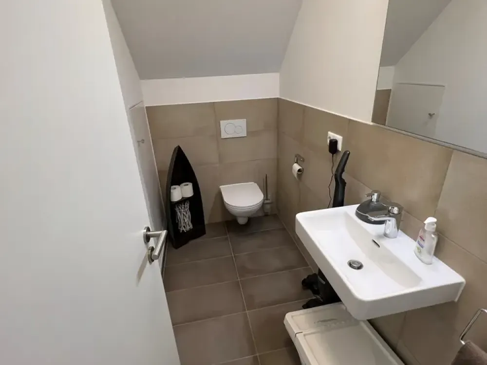 **helle 4-Zimmer Wohnung mit Küche**