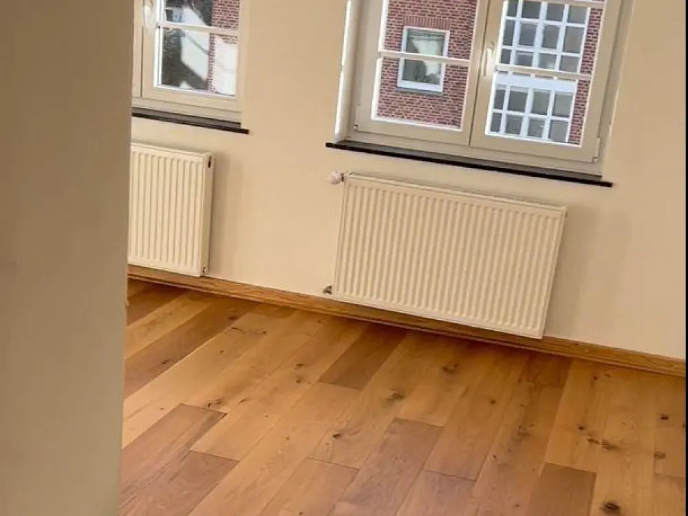 5 Room Apartment with Kitchen, Bathroom, Balcony in Kreuzviertel 140 sqm. Exchange Only!