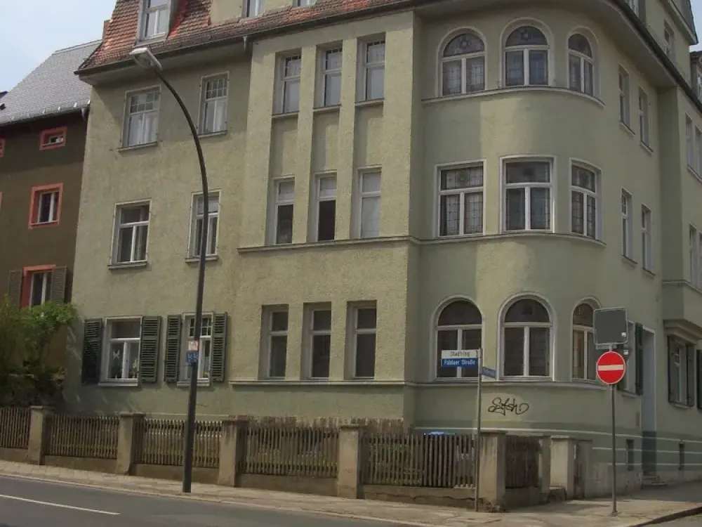 2-Room Apartment in Weimar-Westviertel with Balcony and Fitted Kitchen