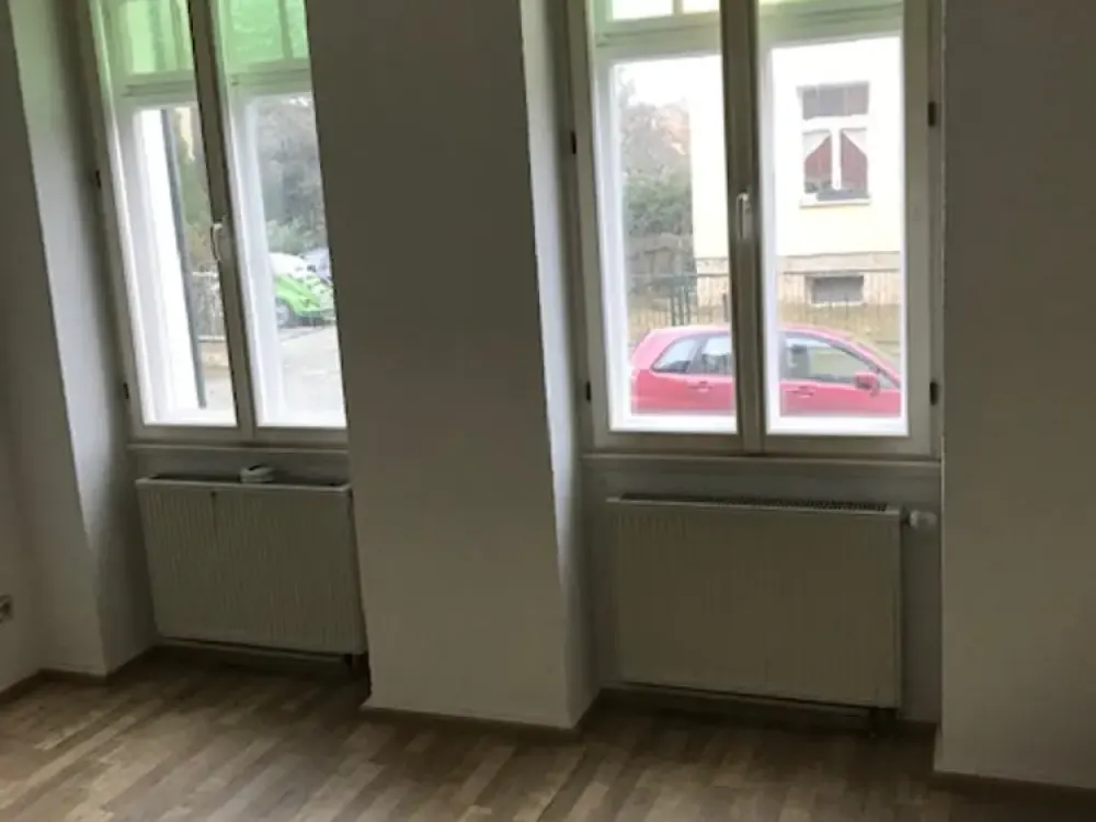 2-Room Apartment in Weimar-Westviertel with Balcony and Fitted Kitchen