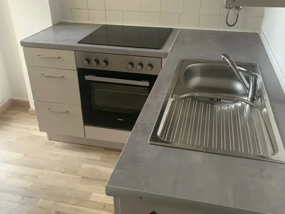 2-Room Apartment in Weimar-Westviertel with Balcony and Fitted Kitchen