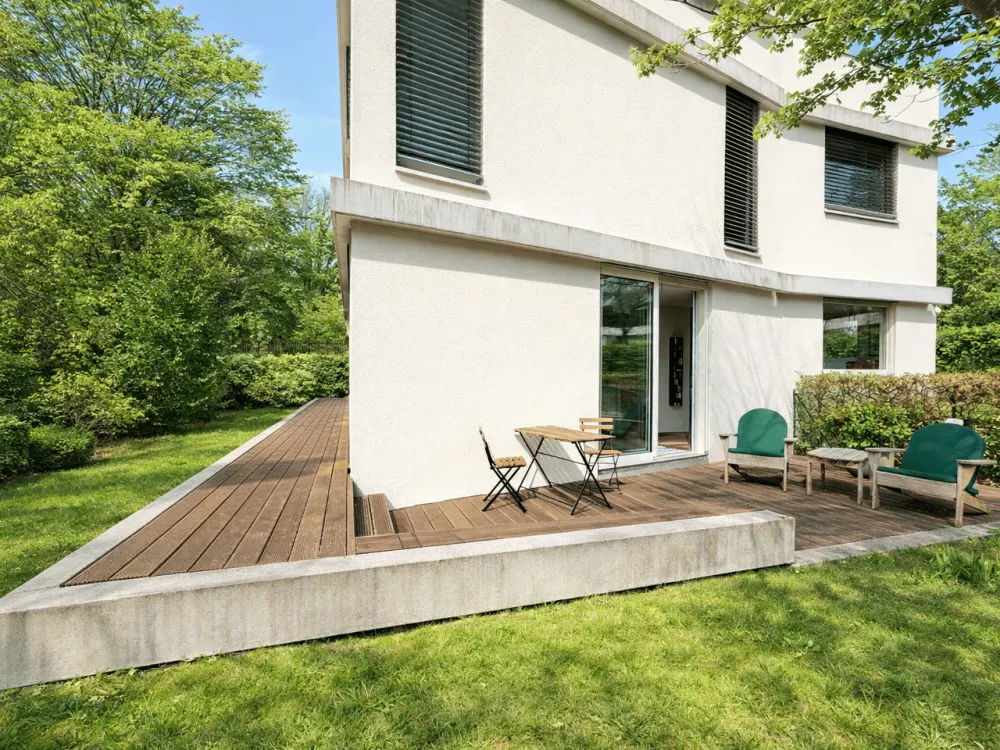 Englischen Garten: Erstklassige Gartenwohnung im zwei Parteienhaus.