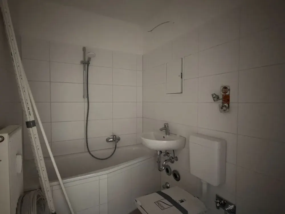 In Sanierung! Single-Apartment mit Balkon und neuem Badezimmer!