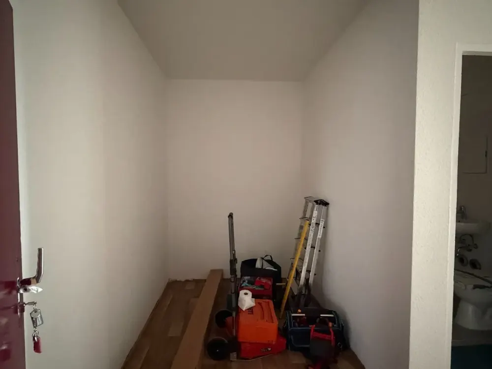 In Sanierung! Single-Apartment mit Balkon und neuem Badezimmer!