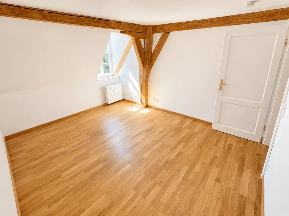 Liebevolle Dachgeschosswohnung mit historischem Flair im repräsentativen Schloss Kalchreuth