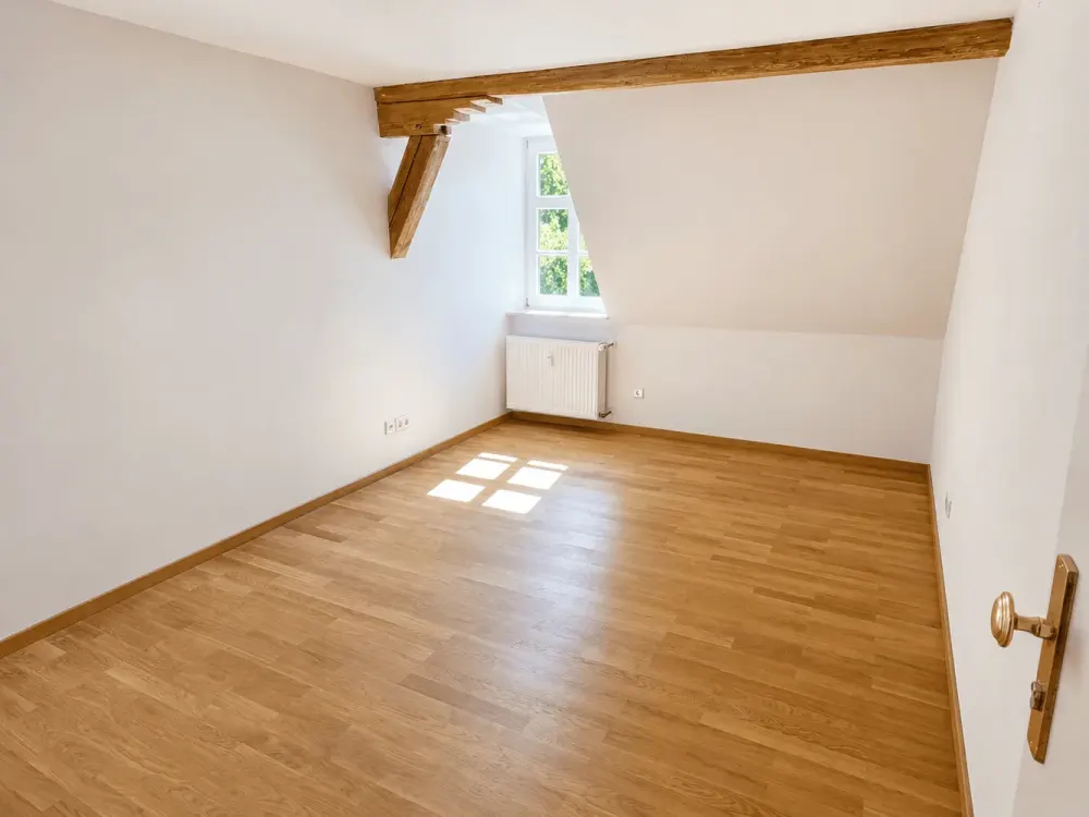 Liebevolle Dachgeschosswohnung mit historischem Flair im repräsentativen Schloss Kalchreuth