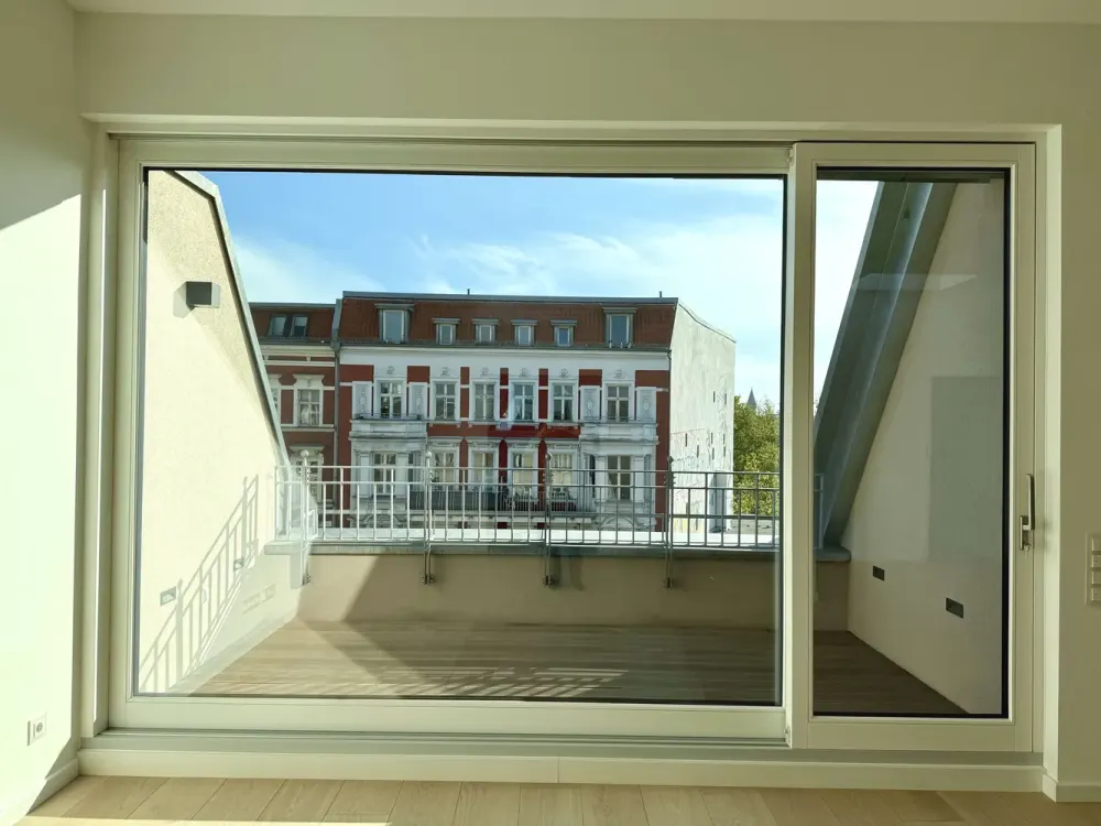 Luxuriöses Penthouse mit Einbauküche + Südbalkon im Herzen von Kreuzberg !