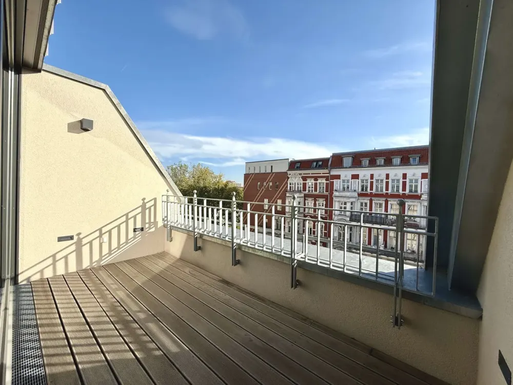 Luxuriöses Penthouse mit Einbauküche + Südbalkon im Herzen von Kreuzberg !