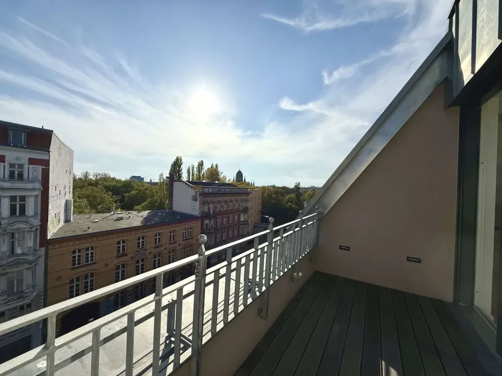 Luxuriöses Penthouse mit Einbauküche + Südbalkon im Herzen von Kreuzberg !