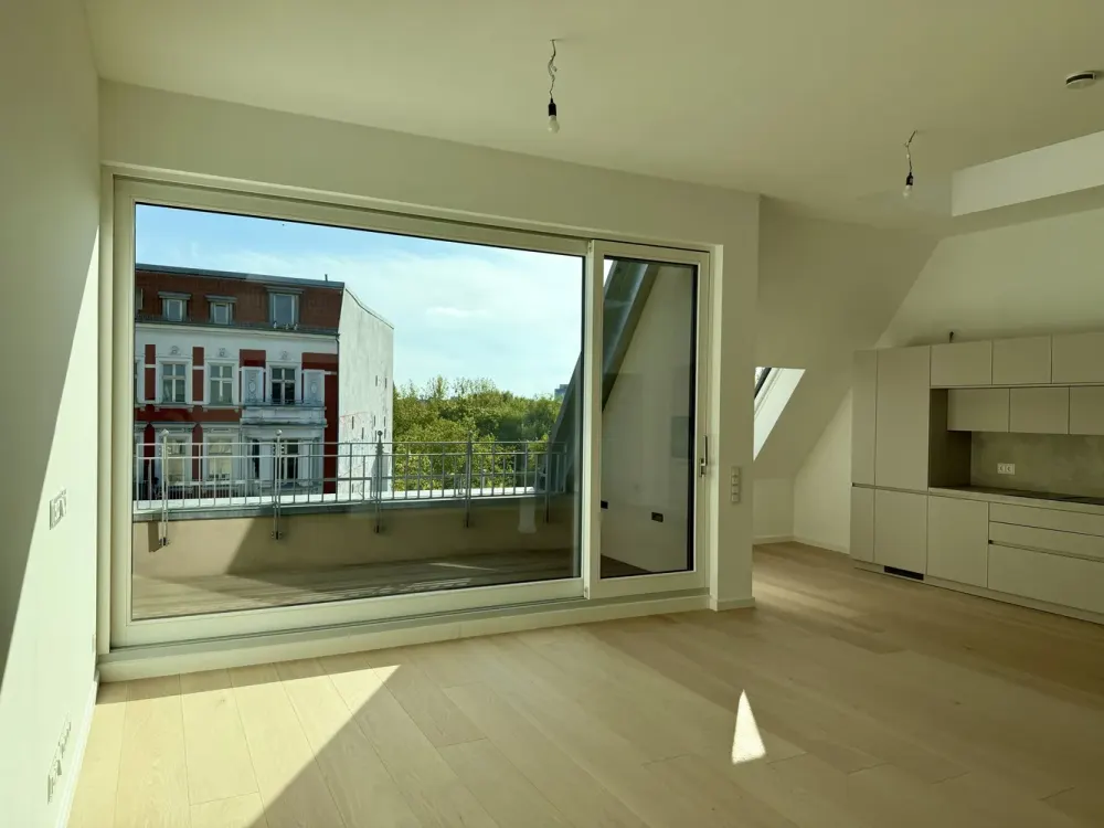 Luxuriöses Penthouse mit Einbauküche + Südbalkon im Herzen von Kreuzberg !