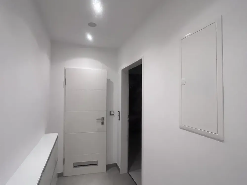 Sehr moderne 2-Zimmer-Luxus-Wohnung, teilmöbiliert, mit hochwertiger Einbauküche uvm.
