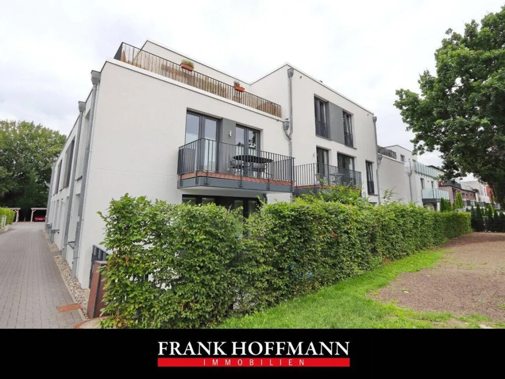 Modernes Wohnen auf höchstem Niveau - großzügige 3-Zi.Whg. mit zwei Terrassen und Stellplatz in Hamburg Rahlstedt.