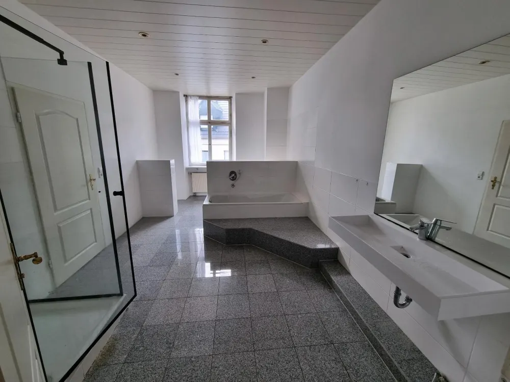 Charmante und renovierte 2-Zimmer Wohnung