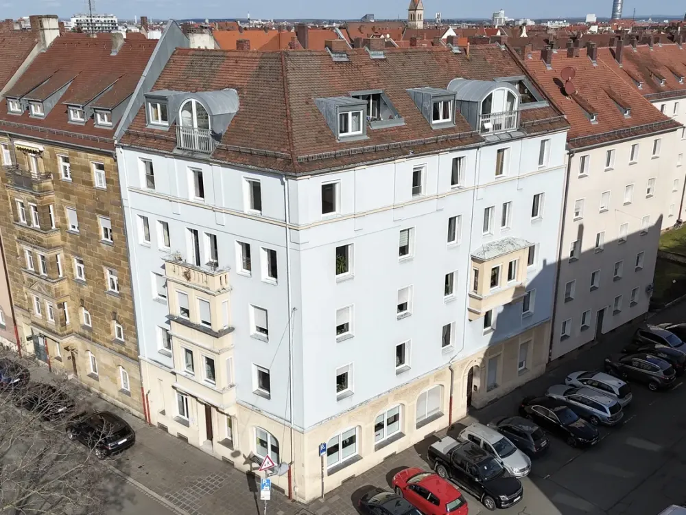 Dachgeschosswohnung mit Loggia und Einbauküche