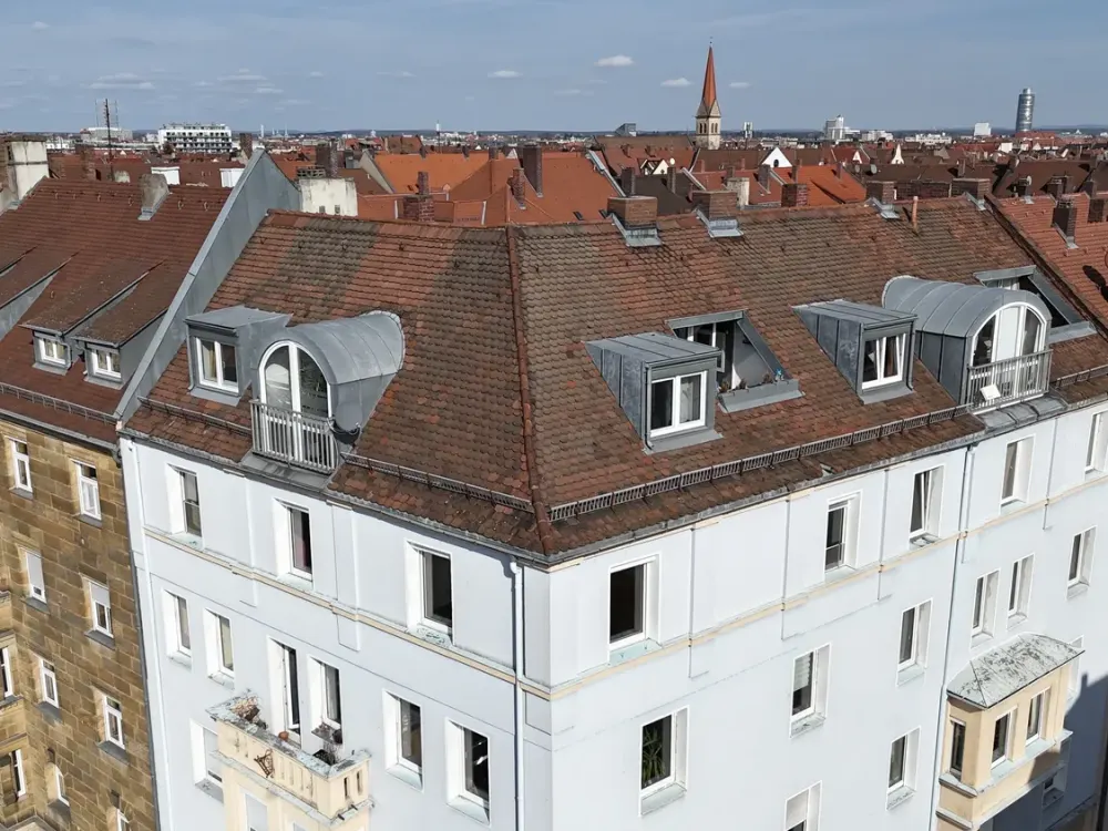Dachgeschosswohnung mit Loggia und Einbauküche