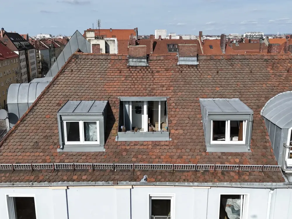 Dachgeschosswohnung mit Loggia und Einbauküche